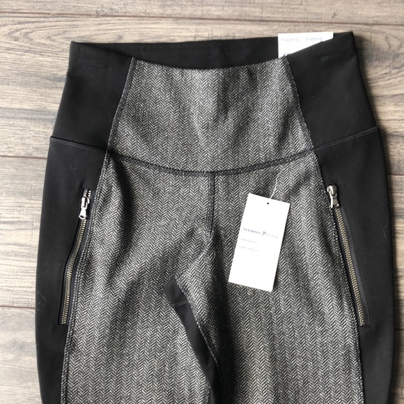 High Rise Leggings - Picture 2 of 7